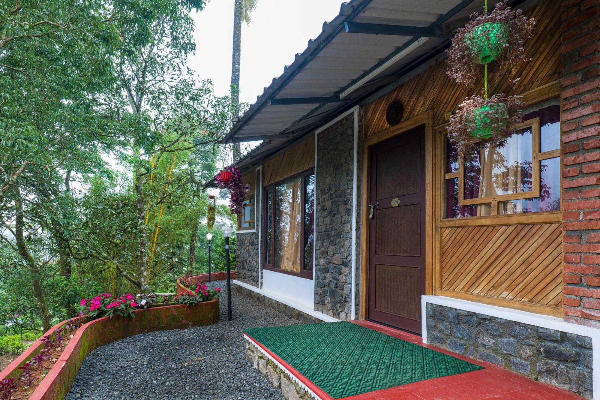 Hotel Exotica Holidays Viripara Exterior foto